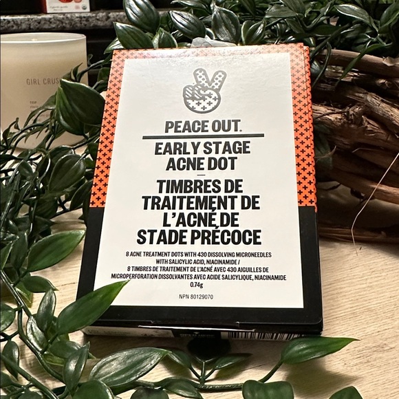 PEACE OUT | Early Stage Acne Dot - 8 acne treatment dots - Picture 9 of 11